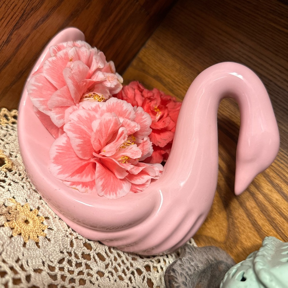 Vintage Pink Ceramic Swan Home Decor